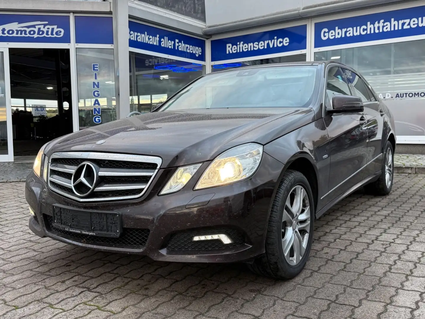 Mercedes-Benz E 350 CDI Lim. BlueEfficiency Motorschaden Hnědá - 1