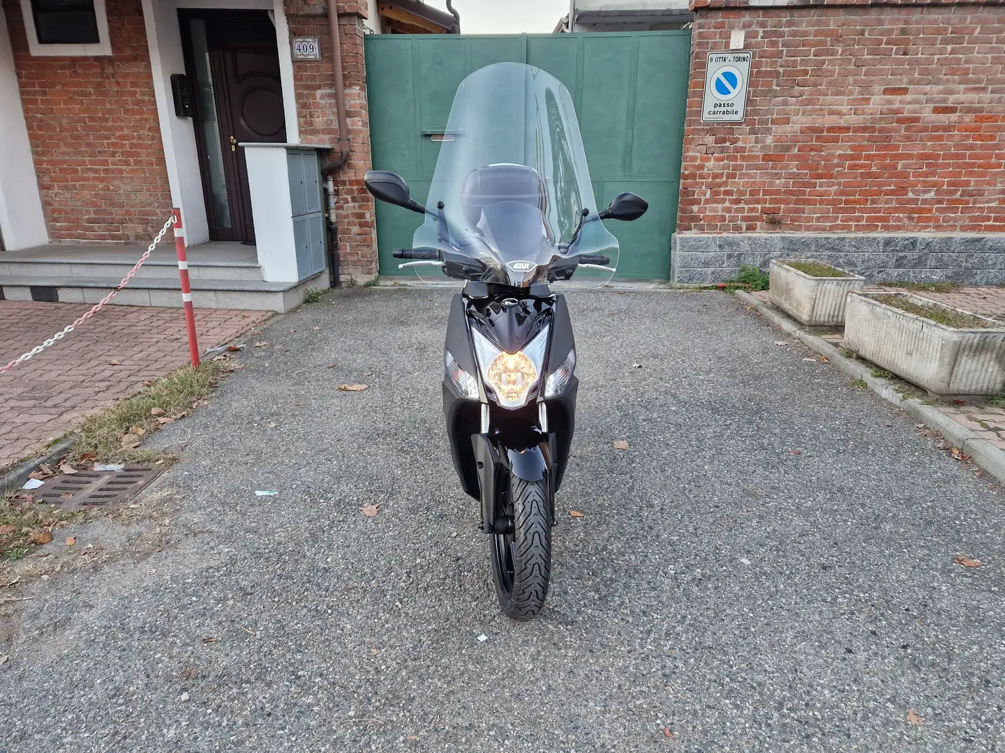 Kymco Agility 200 "SOLO 6.500 km" Parabrezza, Bauletto, Cavalletto c Nero - 2