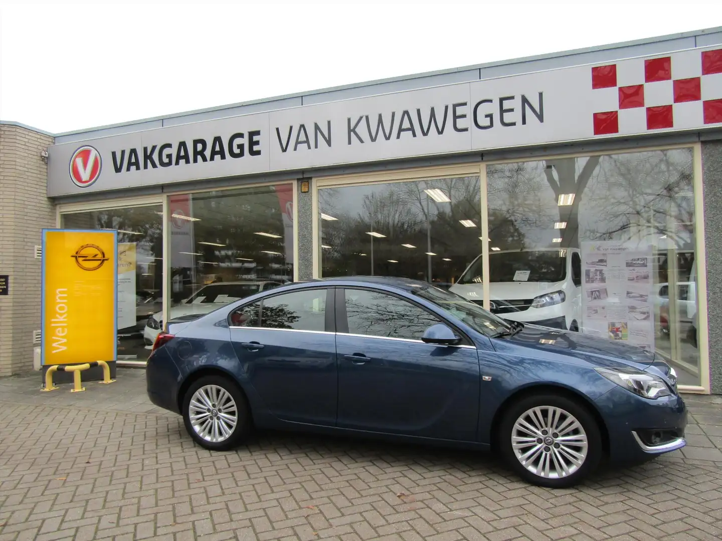 Opel Insignia 1.6 Turbo 170pk Aut 4D Business+ Blauw - 1