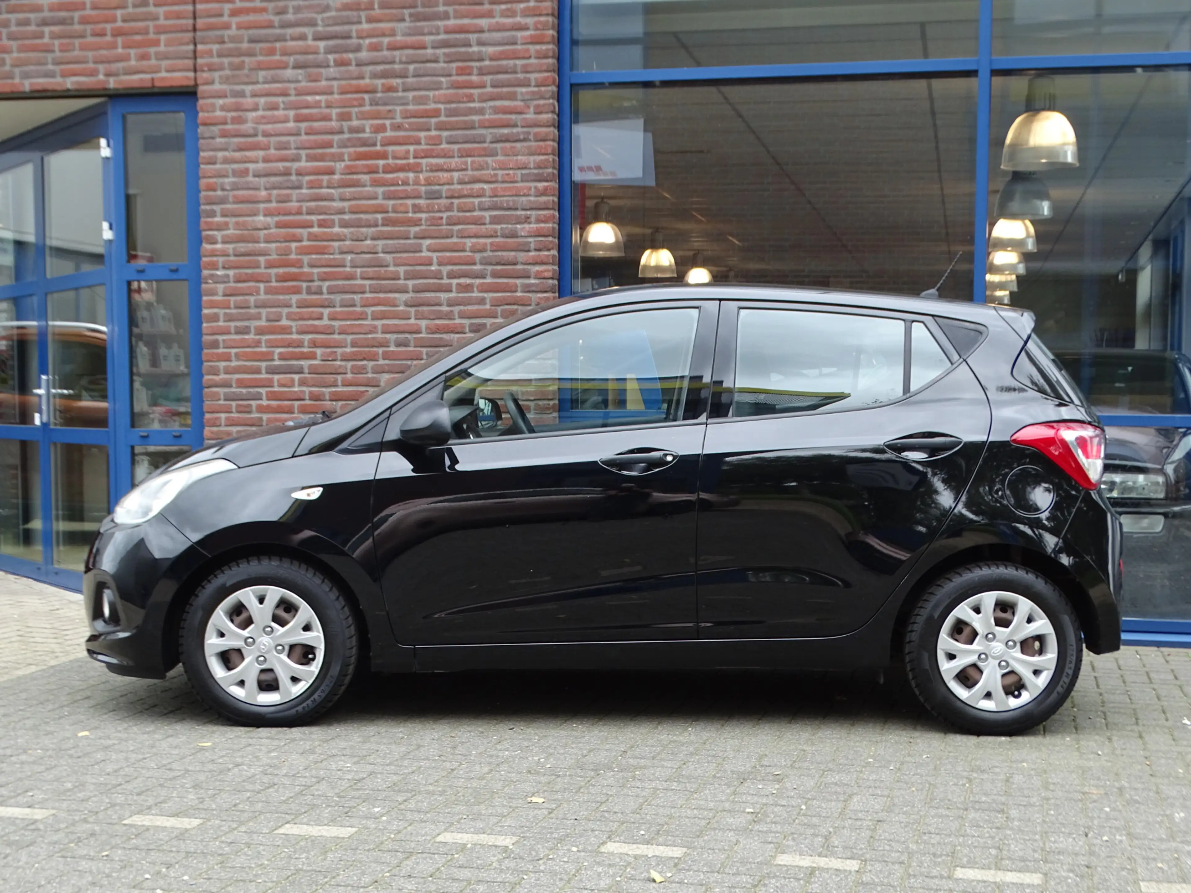 Hyundai i10 1.0i Go! — photo 6