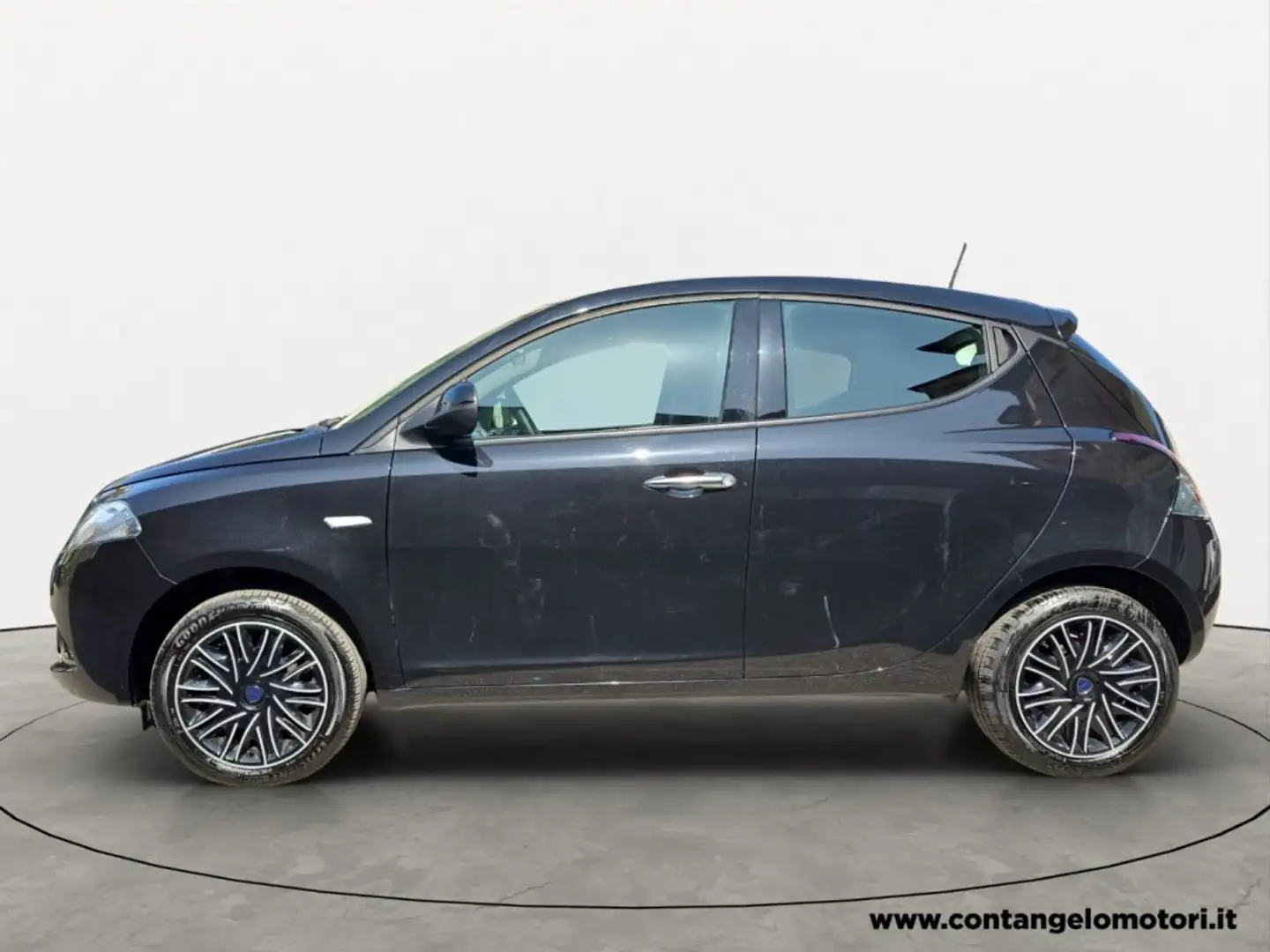 Lancia Ypsilon 1.0 FireFly 5 porte S&S Hybrid Gold Zwart - 2