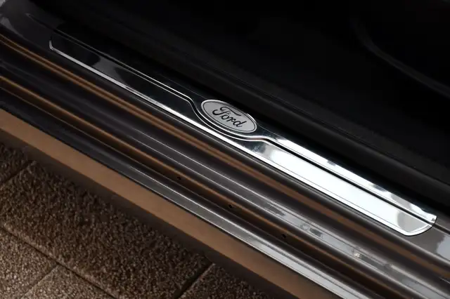 Ford Mondeo view 11