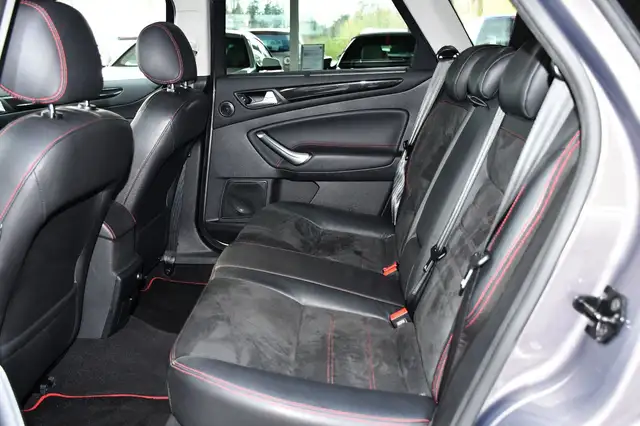 Ford Mondeo view 13