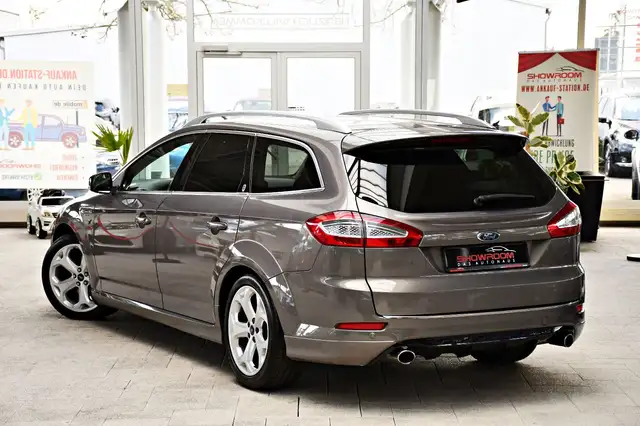 Ford Mondeo view 4