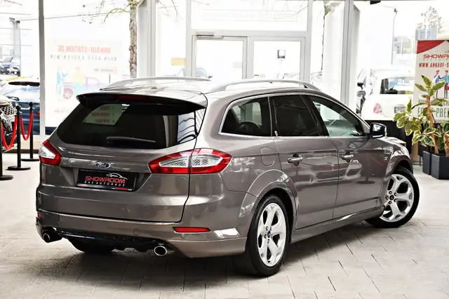 Ford Mondeo view 2