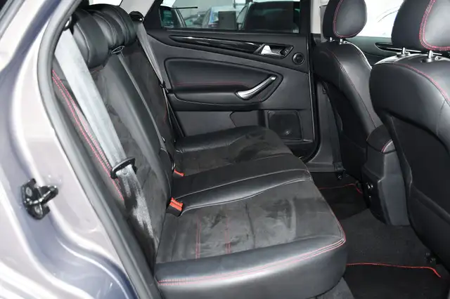Ford Mondeo view 14