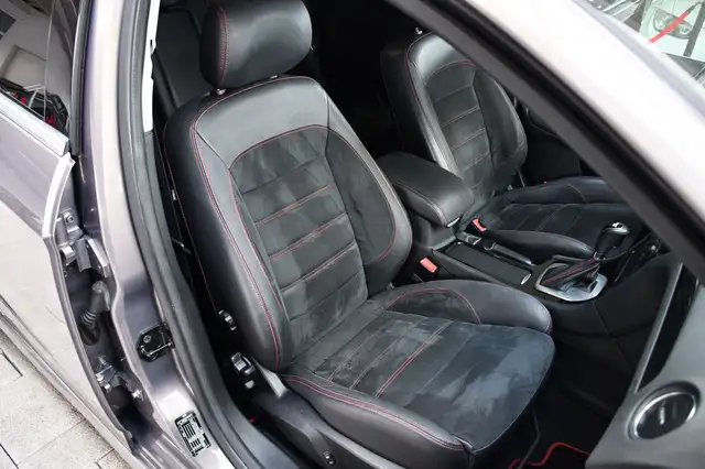 Ford Mondeo view 12
