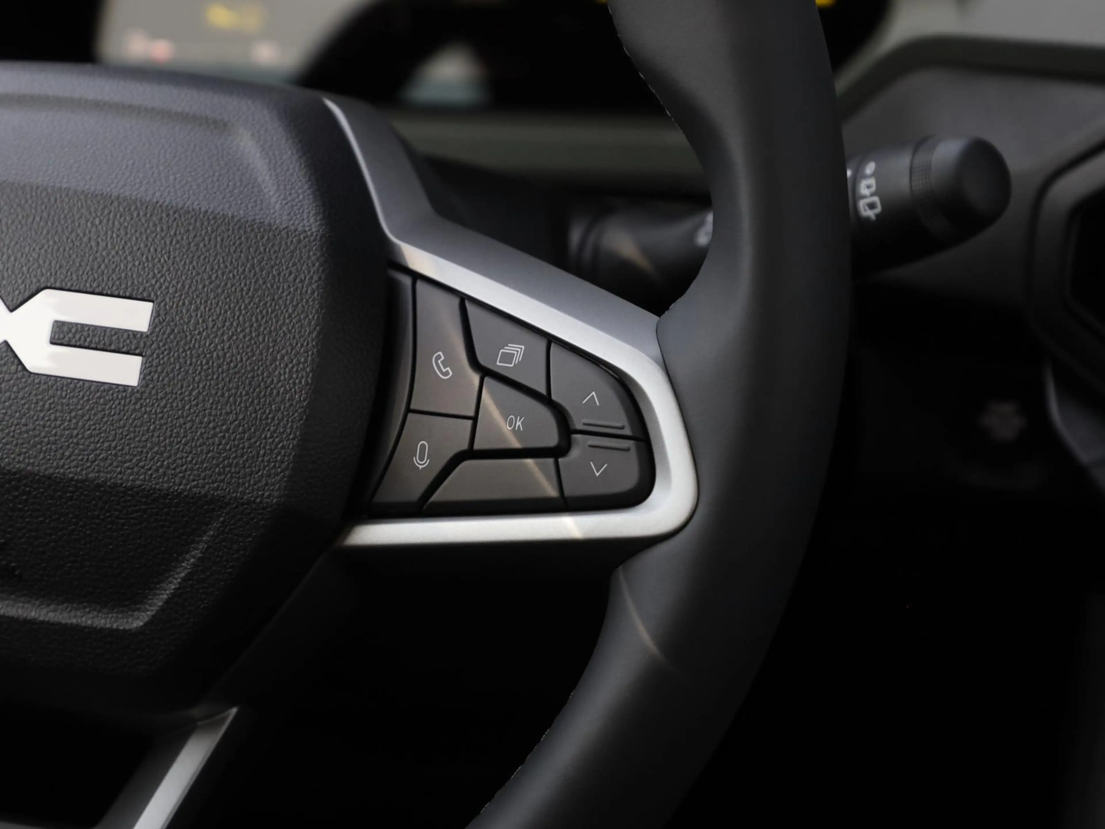 Dacia Bigster Extreme HYBRID 155 SD NAVI SHZ PDC KLIMA — photo 8