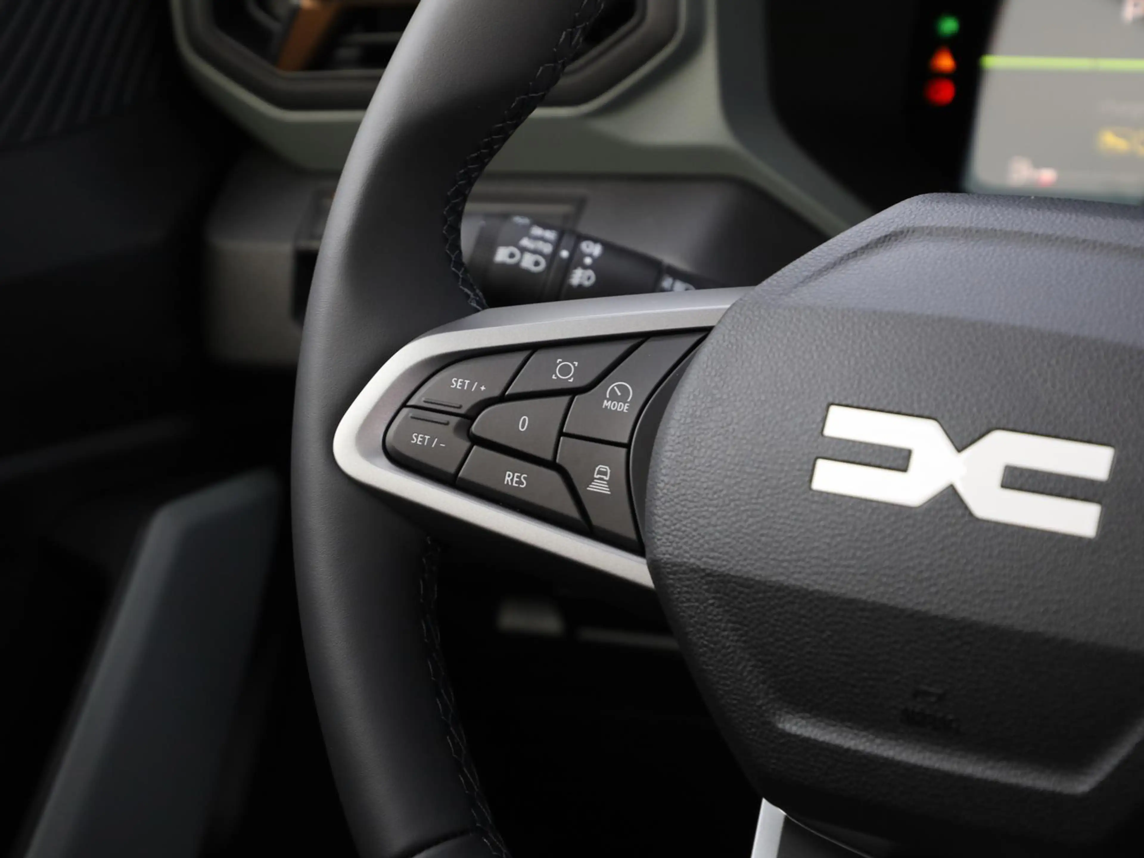 Dacia Bigster Extreme HYBRID 155 SD NAVI SHZ PDC KLIMA — photo 7