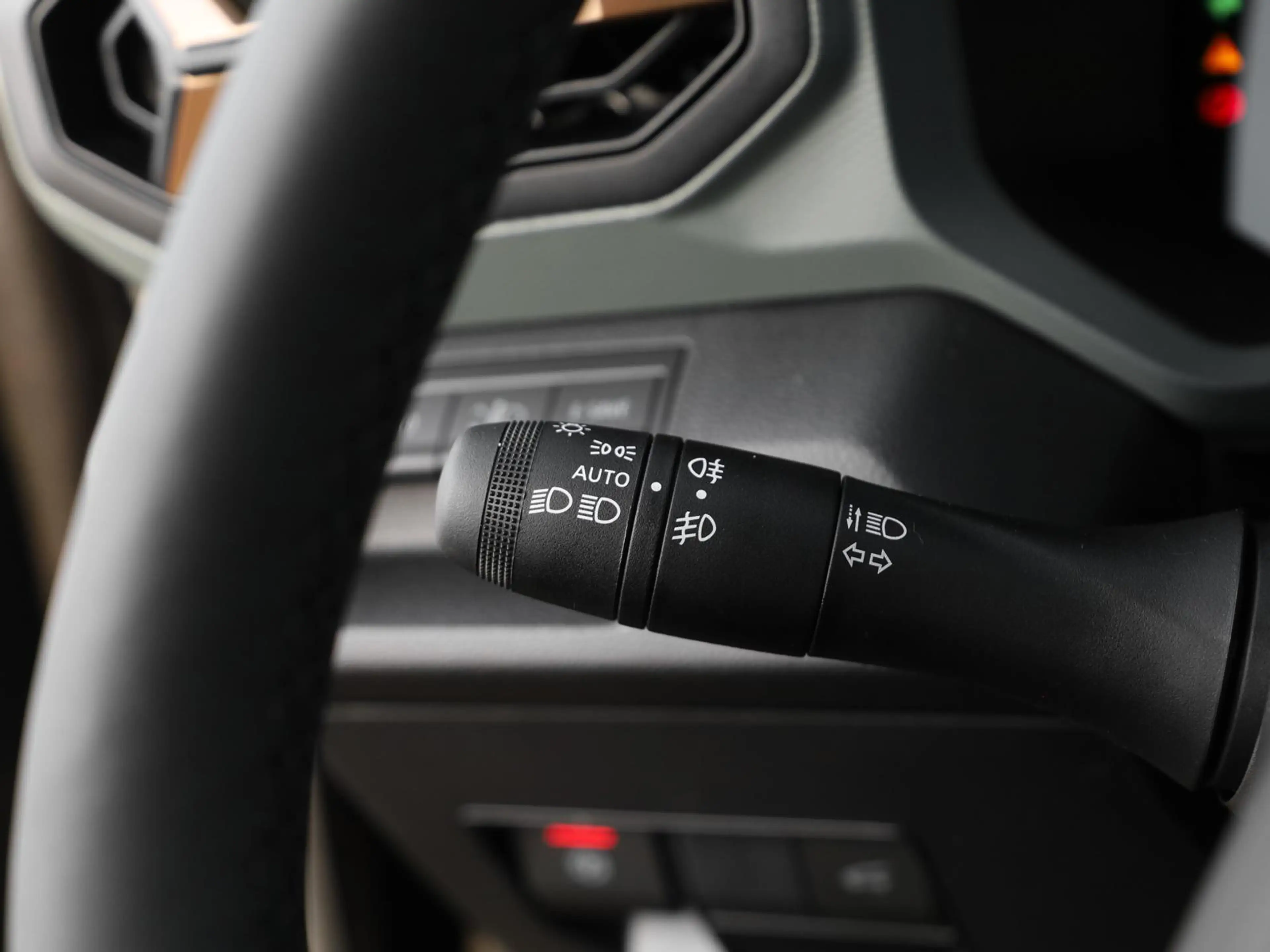 Dacia Bigster Extreme HYBRID 155 SD NAVI SHZ PDC KLIMA — photo 13