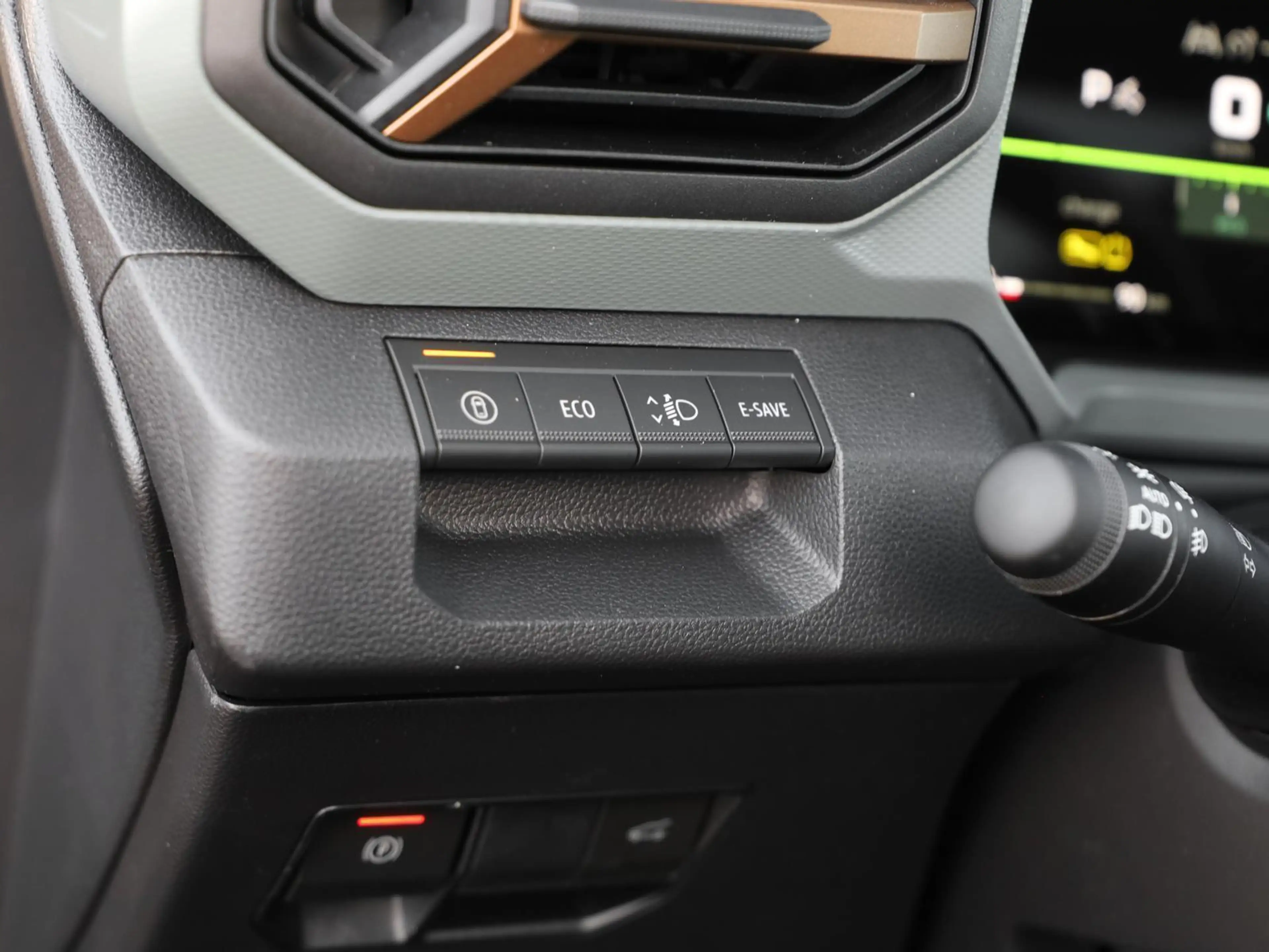 Dacia Bigster Extreme HYBRID 155 SD NAVI SHZ PDC KLIMA — photo 12