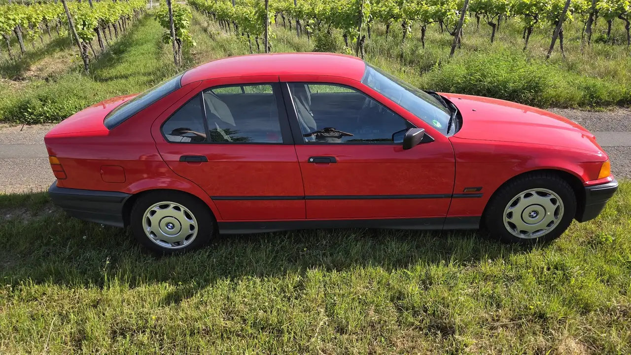 BMW 318i, foto 8