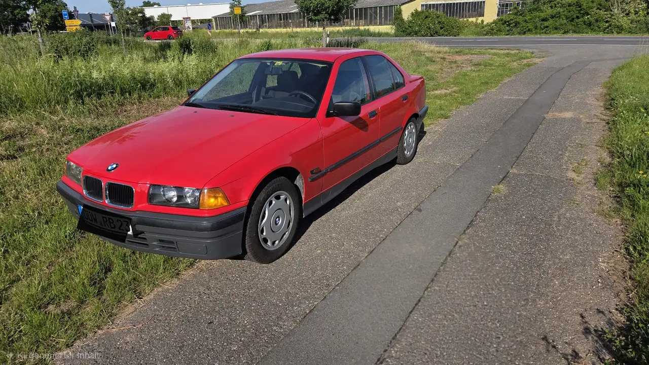 BMW 318i, foto 1