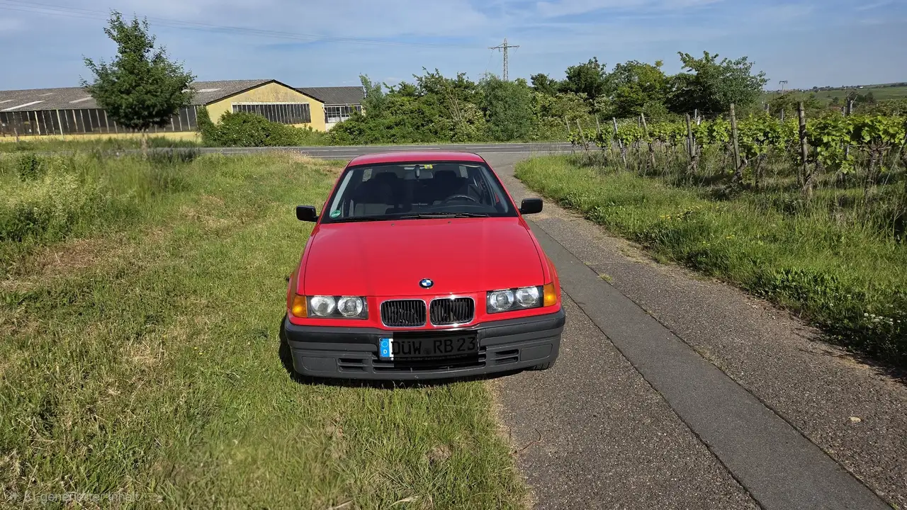 BMW 318i, foto 2