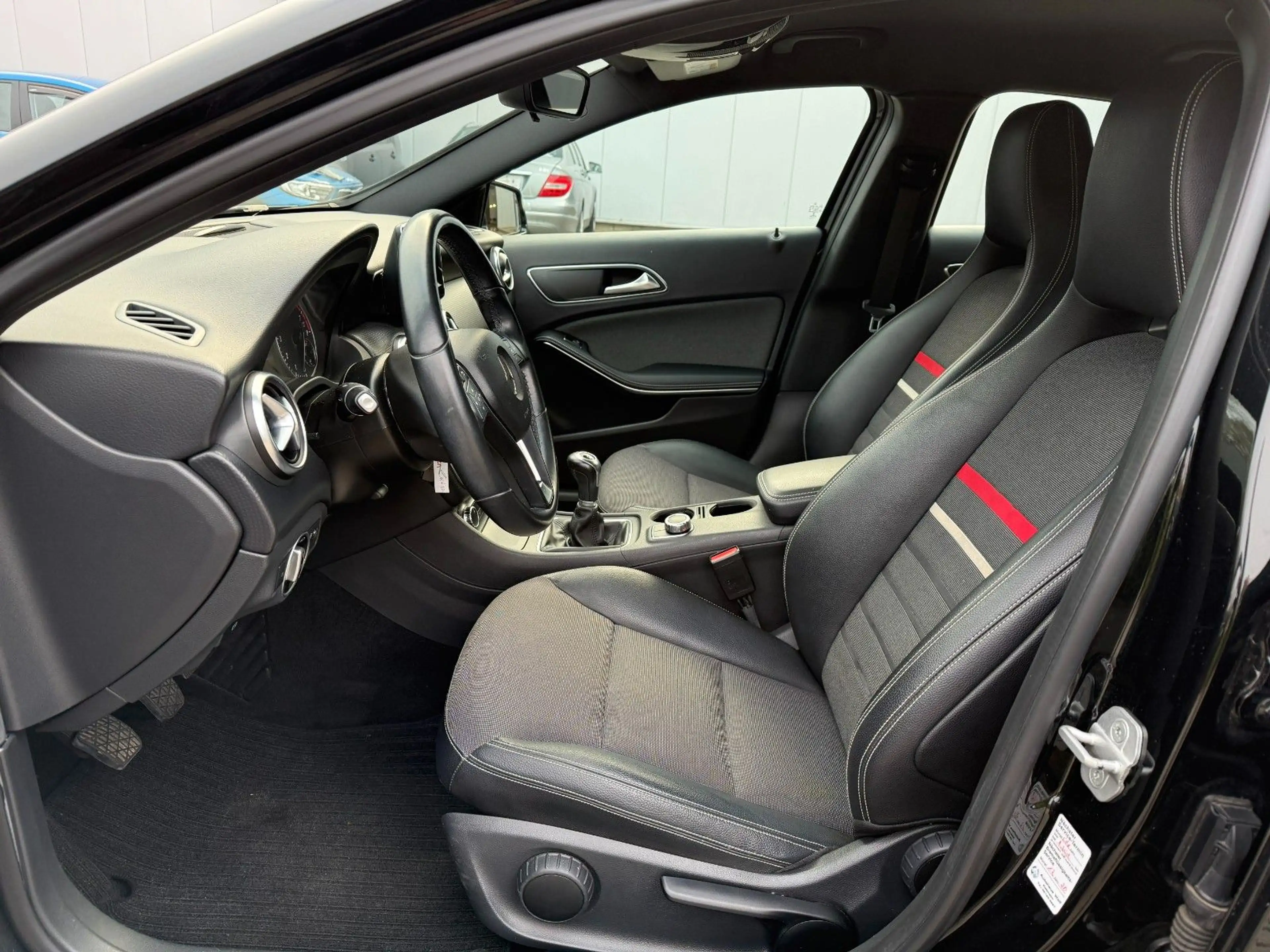 Mercedes-Benz A 180 BlueEfficiency* Sportsitze* Navi* — photo 15