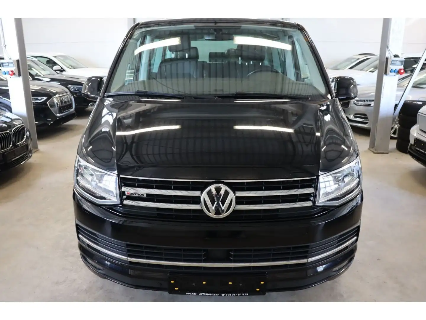 Volkswagen T6 Multivan Highline 4M ACC AHK Navi LED Sthz Schwarz - 2