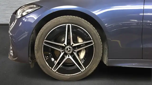 Mercedes-Benz C Class view 5