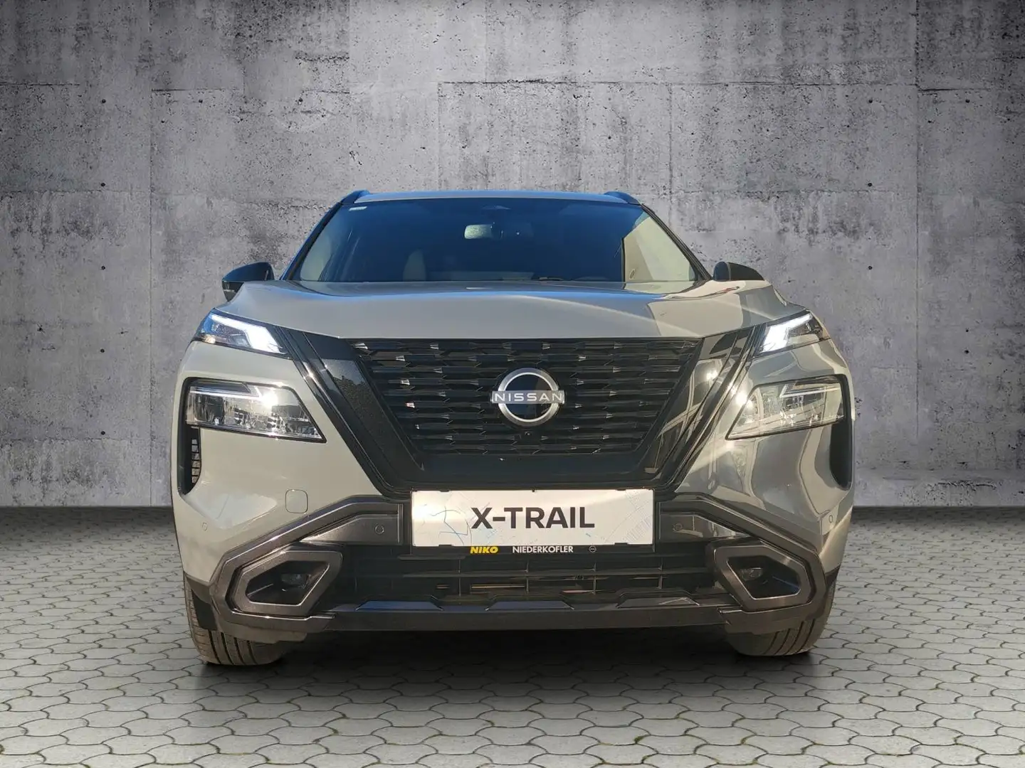 Nissan X-Trail X-Trail 1,5 VC-T e-Power 4ORCE Allrad N-Trek 7stz N-Trek Grau - 2