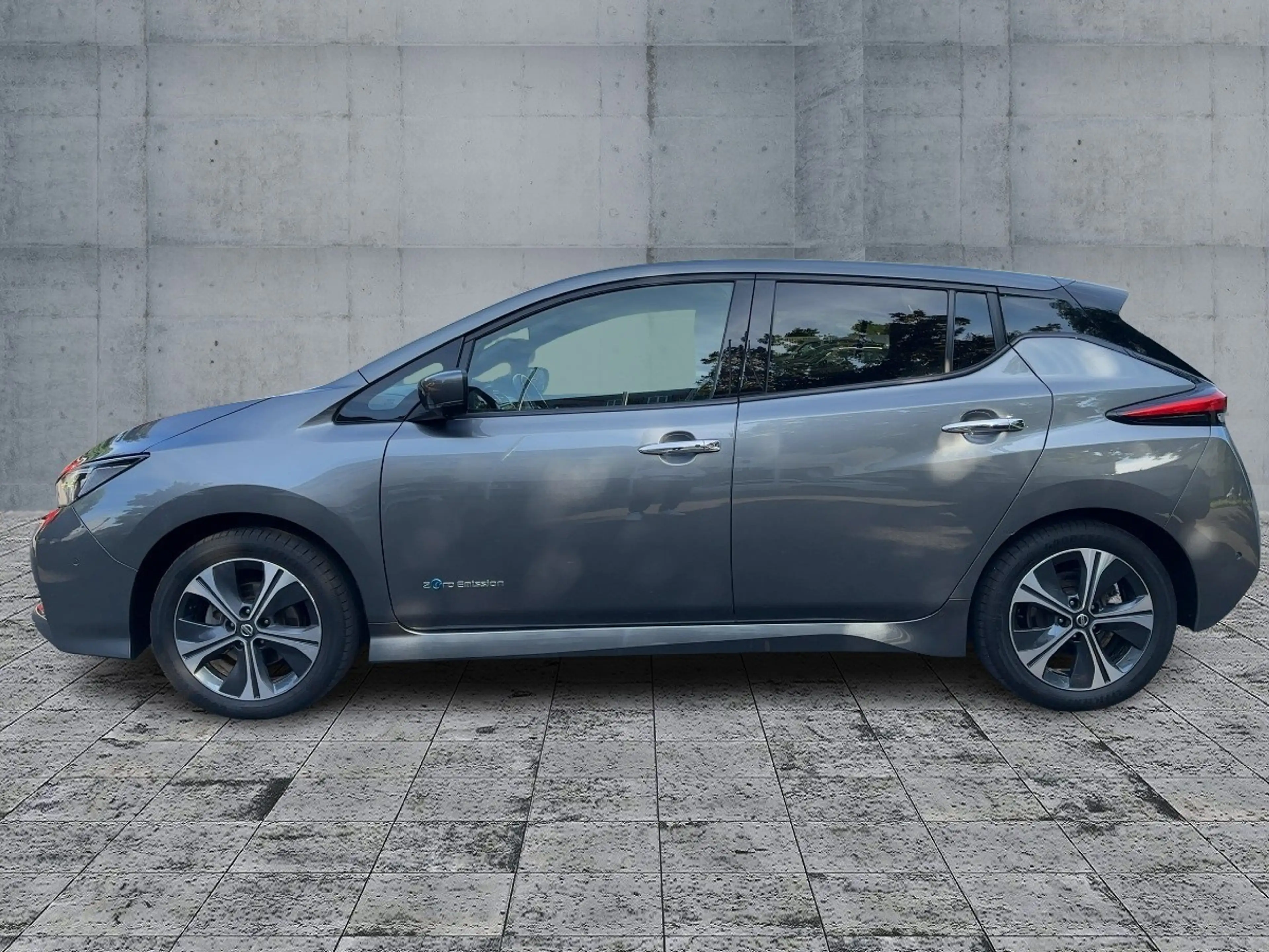 Nissan Leaf ZE1 40kWh TEKNA 122PS NAVI — photo 2