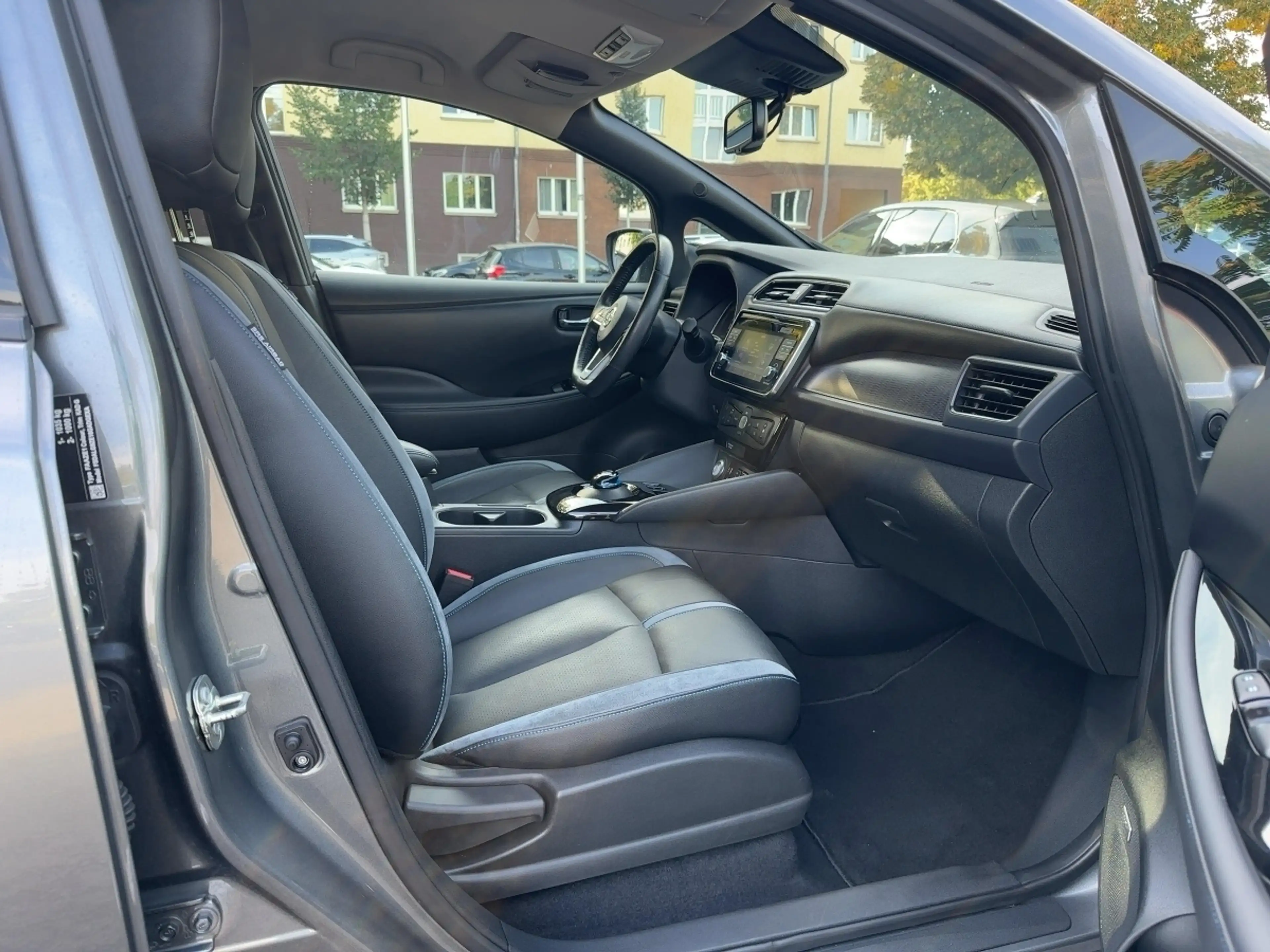Nissan Leaf ZE1 40kWh TEKNA 122PS NAVI — photo 11
