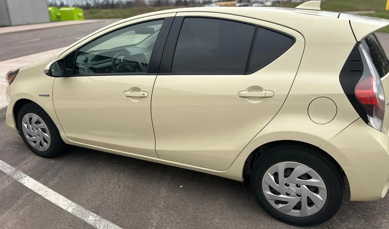 Toyota Prius c снимка Toyota Prius c