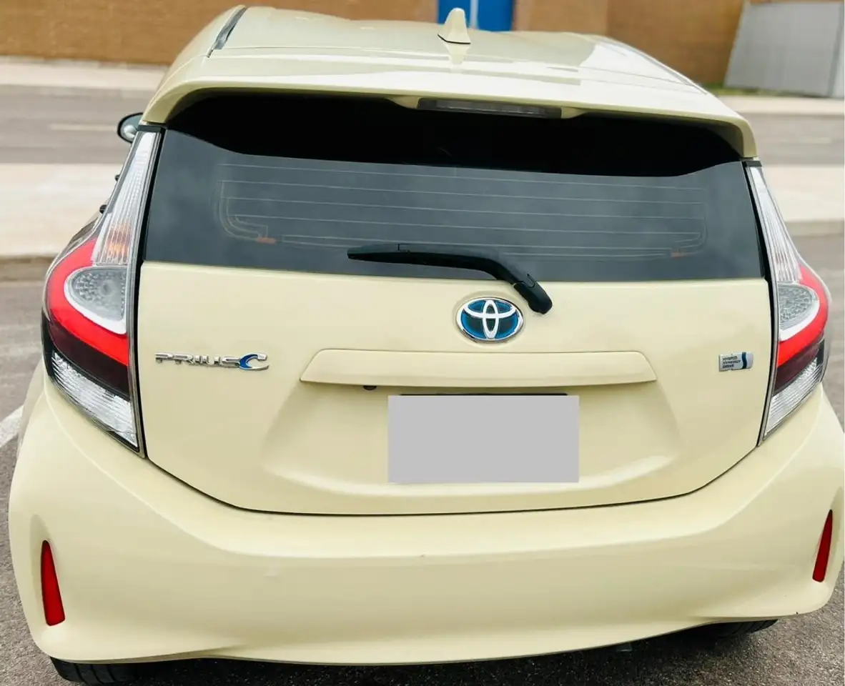 Toyota Prius c снимка Toyota Prius c