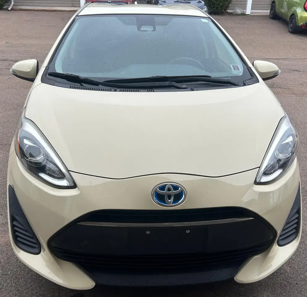Toyota Prius c снимка Toyota Prius c