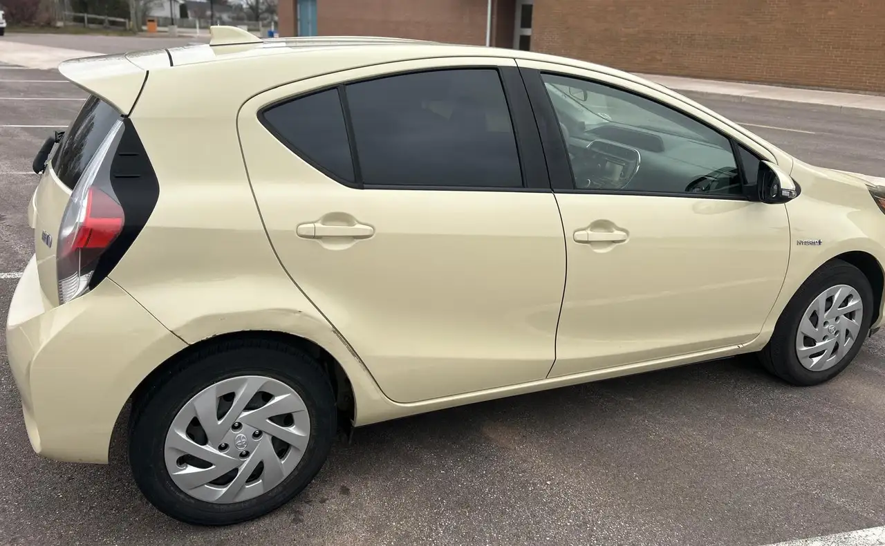 Toyota Prius c снимка Toyota Prius c