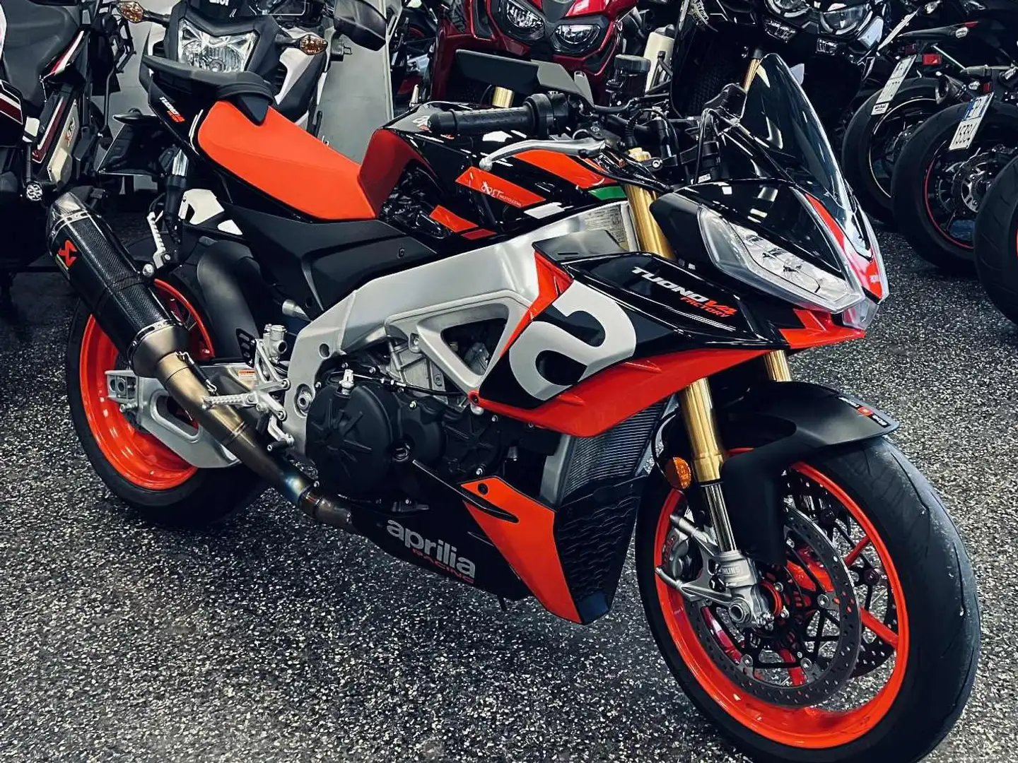 Aprilia Tuono 1100 FACTORY  SCARICO AKRAPOVIC Roşu - 1