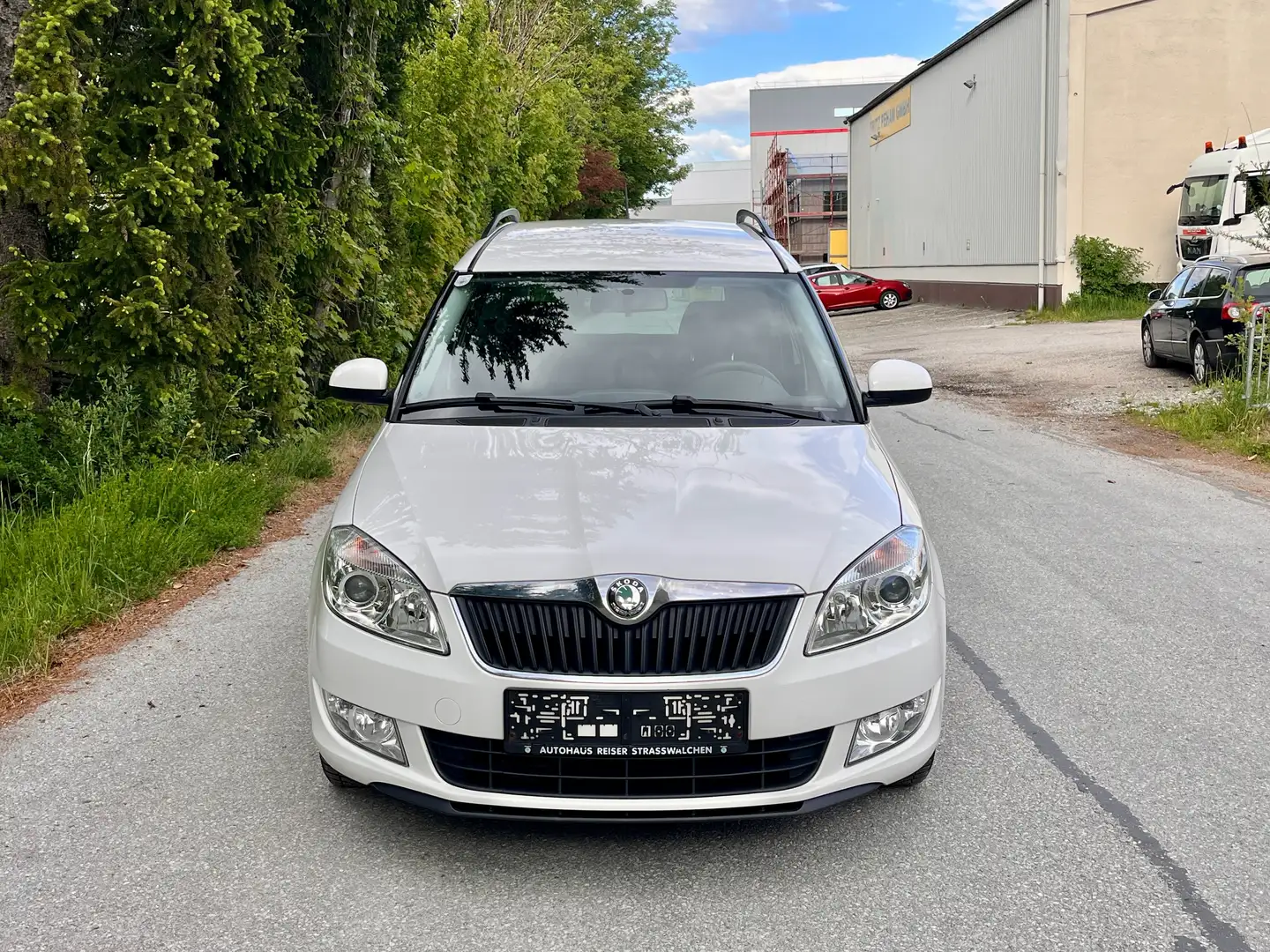 Skoda Roomster 1.2b Family Top Zustand Weiß - 2