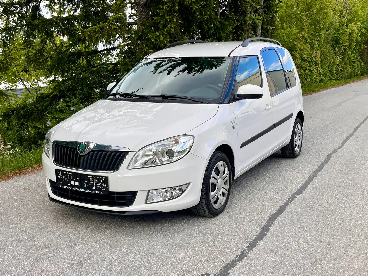 Skoda Roomster 1.2b Family Top Zustand Weiß - 1