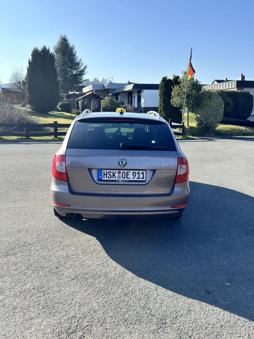 Skoda Superb Combi 2.0 TDI DSG Comfort - 2