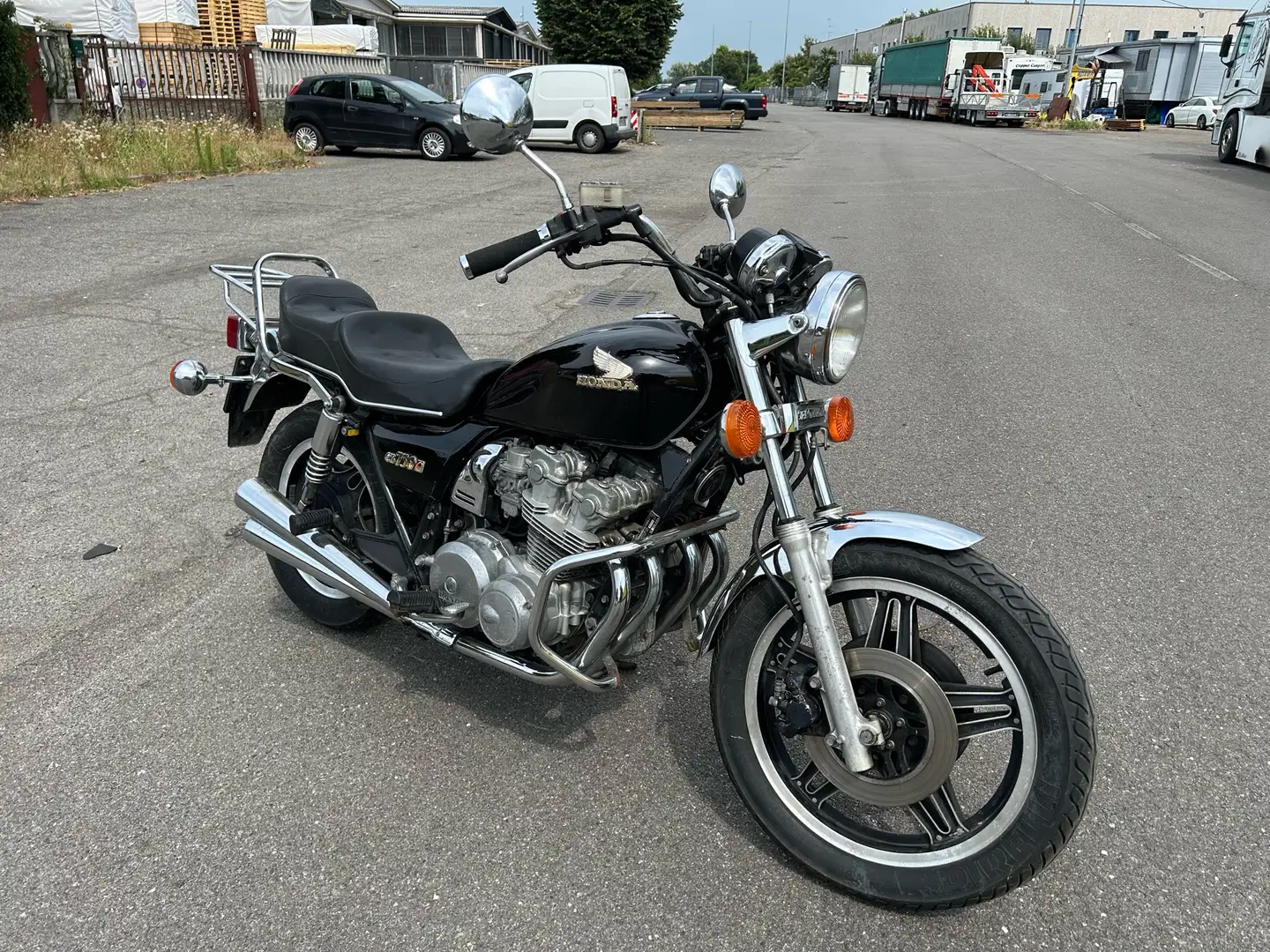 Honda CB 750 CUSTOM - 1