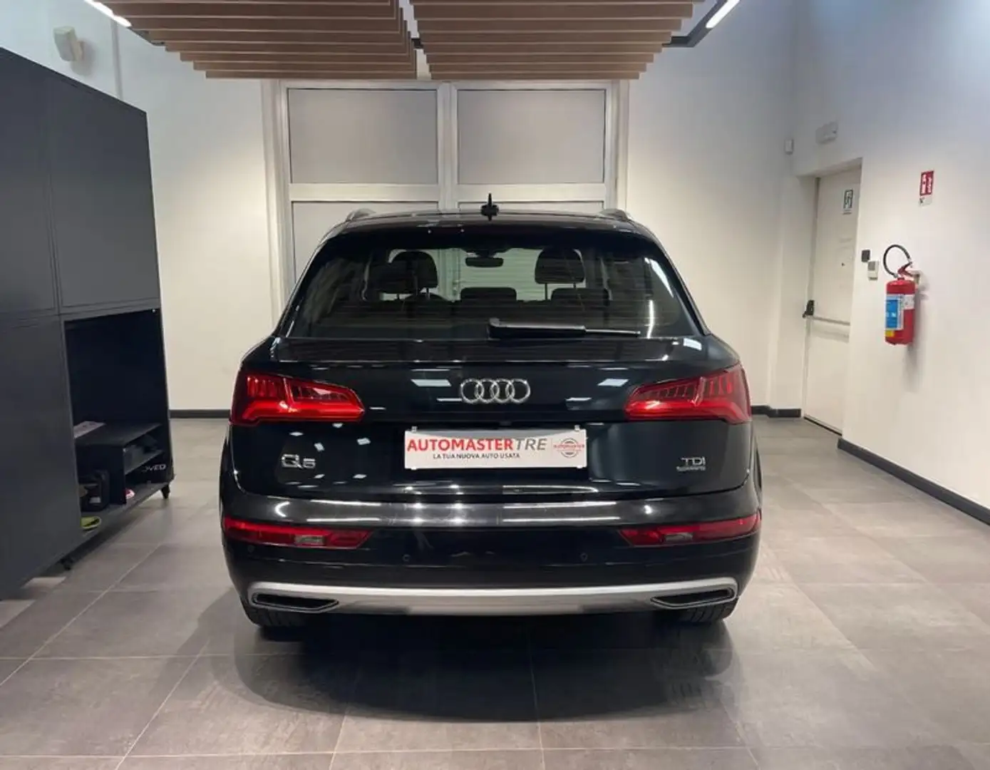 Audi Q5 2.0 TDI quattro S tronic Černá - 2