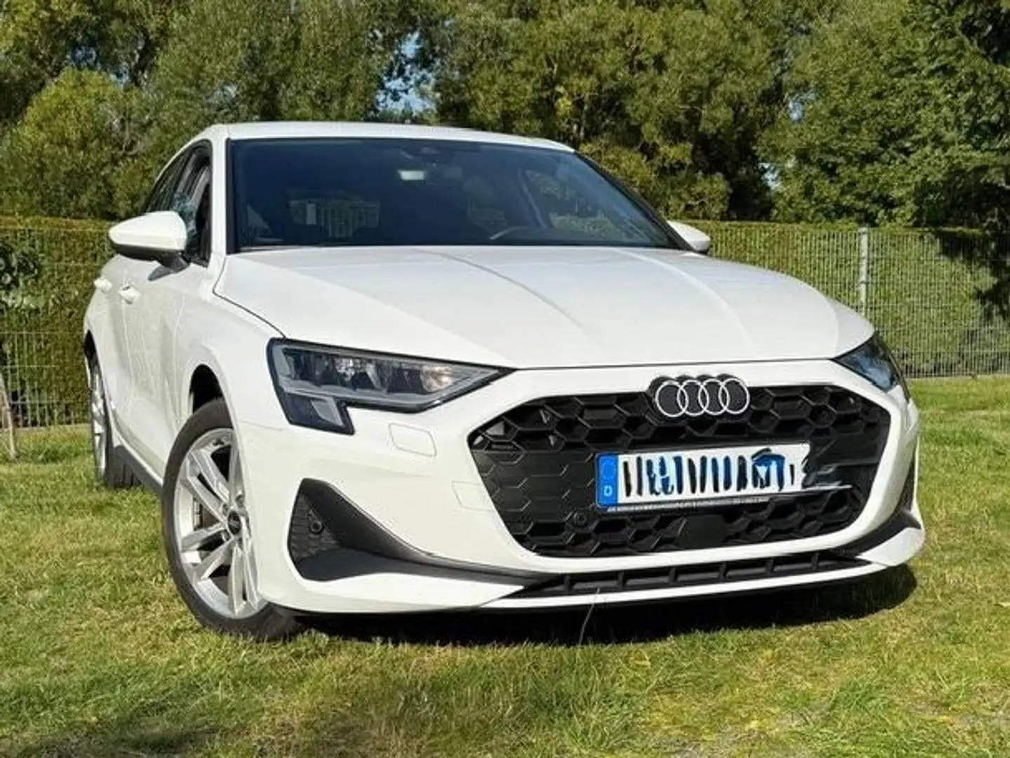 Audi A3 A3 TFSI Sportback S tronic Weiß - 1