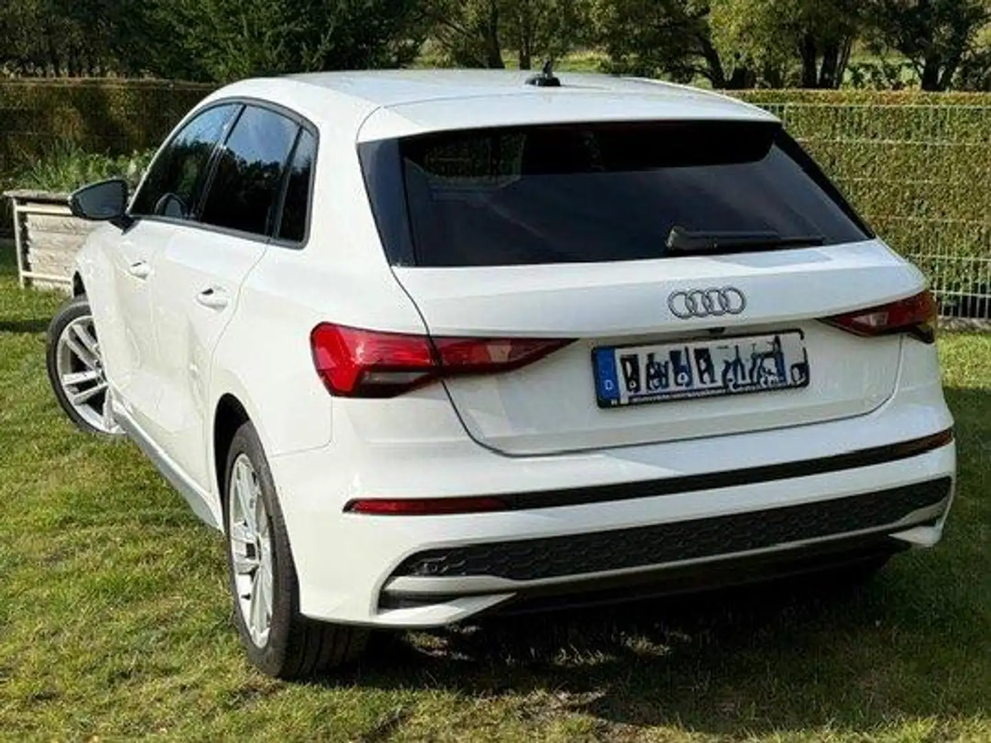 Audi A3 A3 TFSI Sportback S tronic Weiß - 2