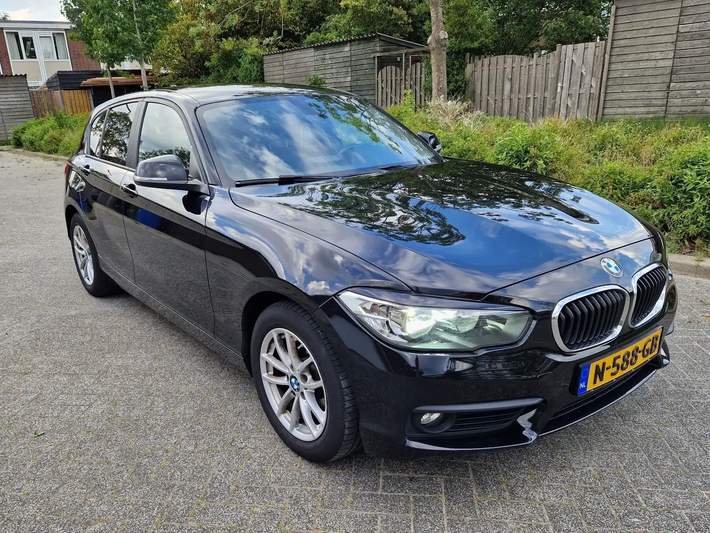 BMW 118 118i Executive Zwart - 1