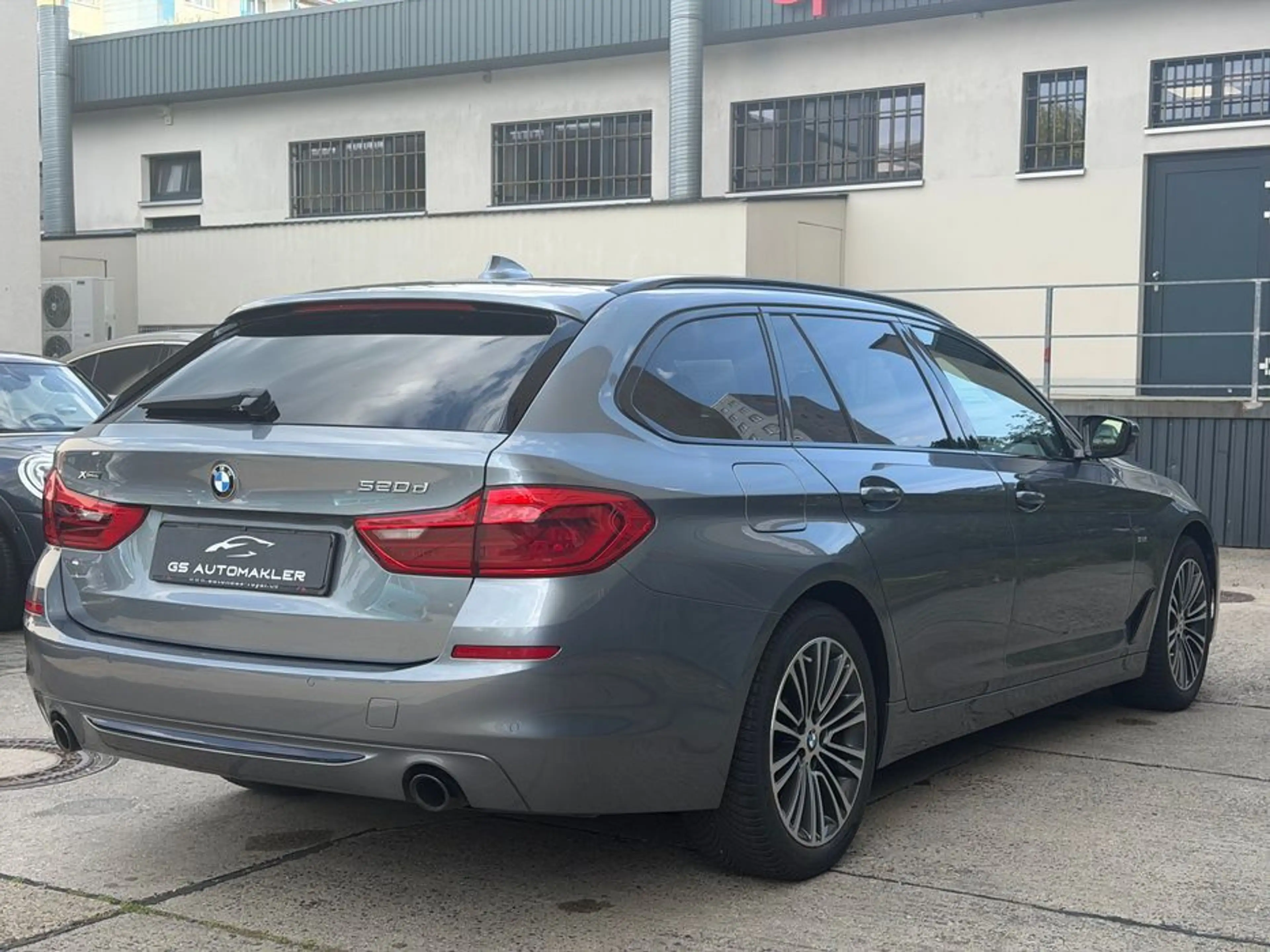 BMW 520 Touring 520 d xDrive Sport Line Harman Kardon — photo 6