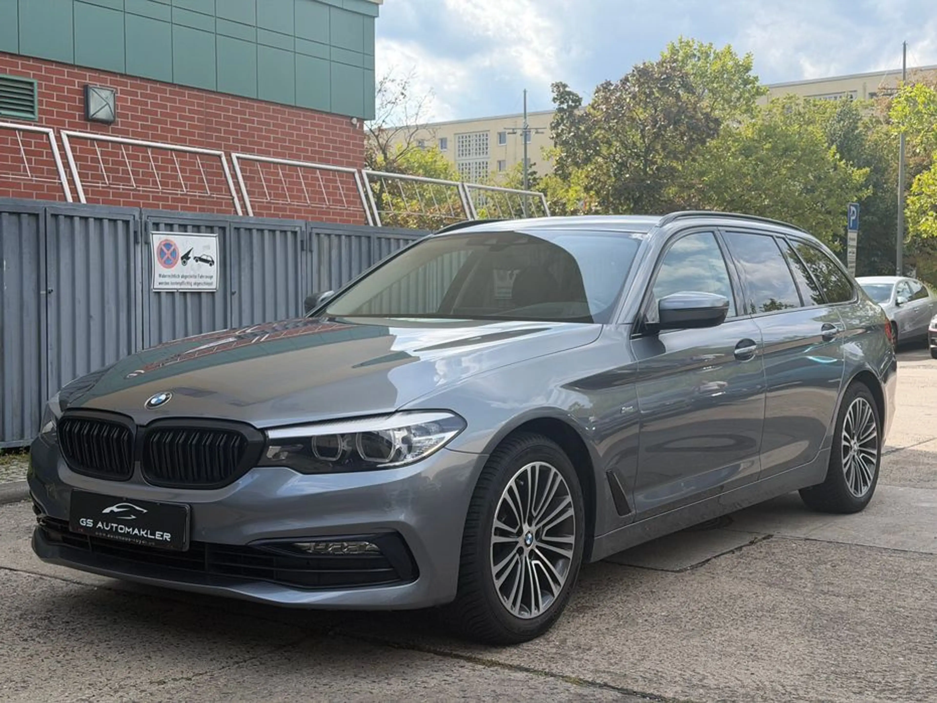 BMW 520 Touring 520 d xDrive Sport Line Harman Kardon — photo 2