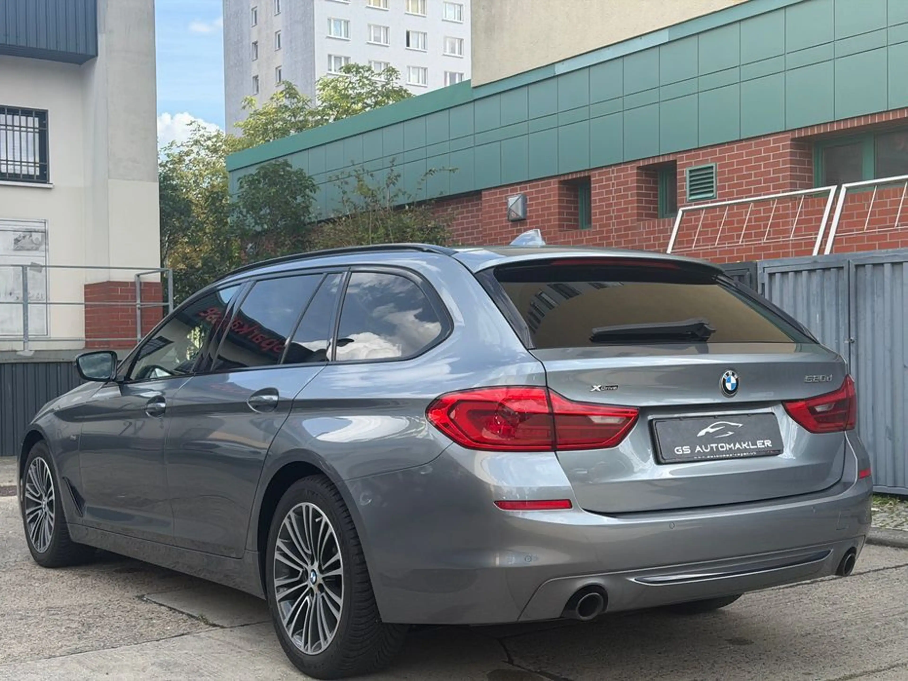BMW 520 Touring 520 d xDrive Sport Line Harman Kardon — photo 7