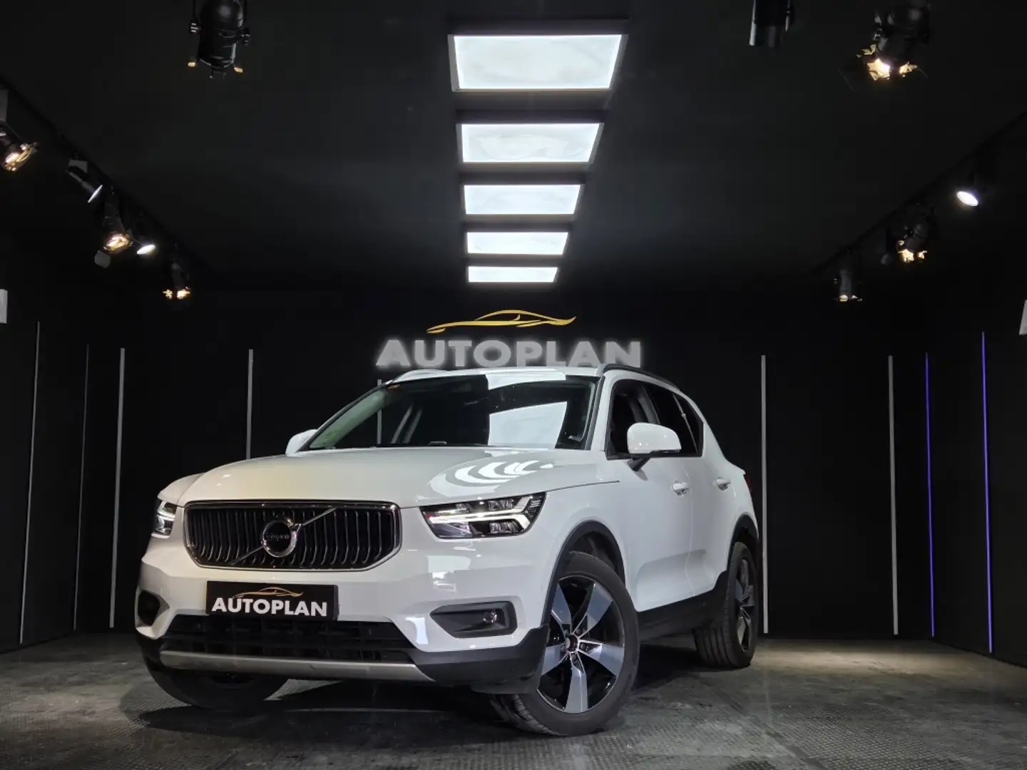 Volvo XC40 D3 Momentum Wit - 1