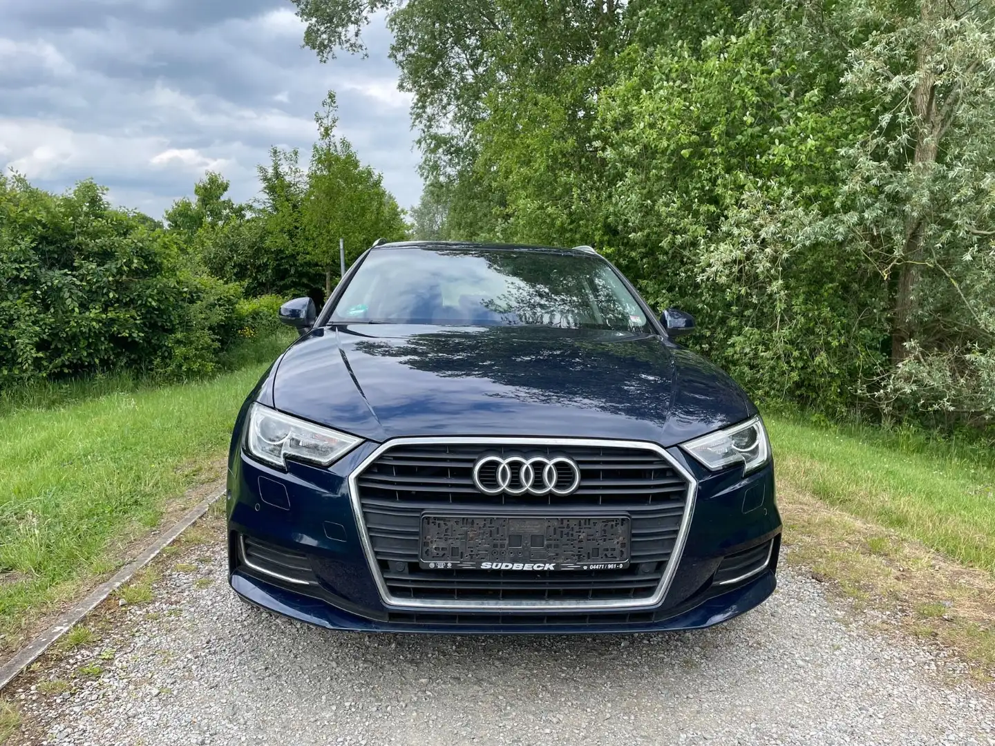 Audi A3 Sportback design Automatik 1.6l TDi Tüv=01/27 Blau - 2