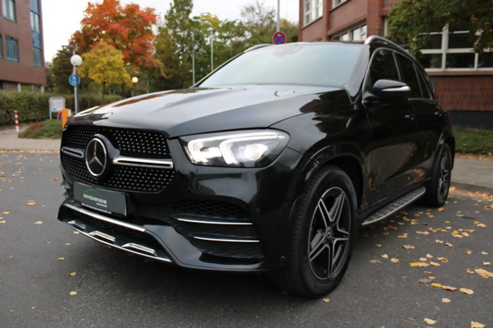 Mercedes-Benz GLE 350 d 4Matic AMG Line/Multibeam/Panorama Schwarz - 2