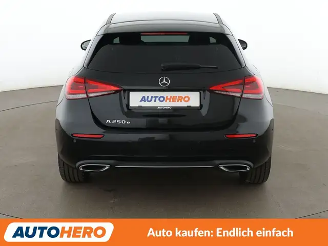 Mercedes-Benz 250 view 5