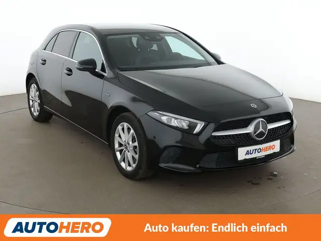 Mercedes-Benz 250 view 8