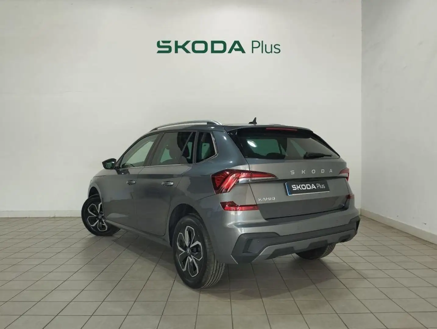 Skoda Kamiq 1.0 TSI Selection 85kW Gris - 2