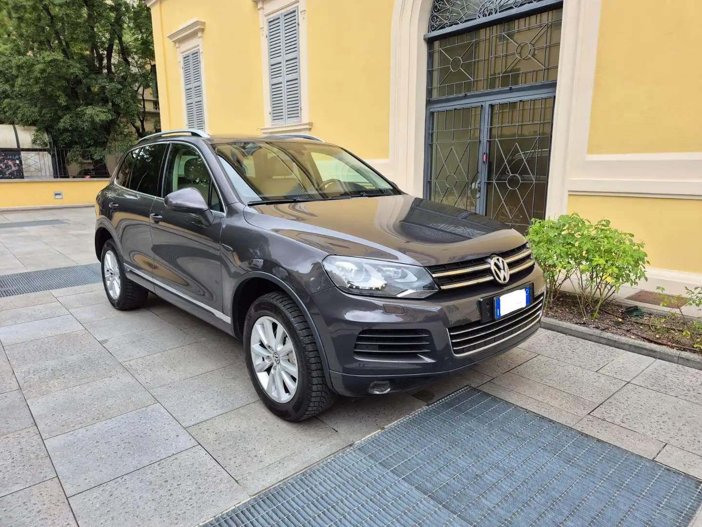 Volkswagen Touareg Touareg 3.0 V6 tdi Executive UNICO PROPRIETARIO Gris - 1