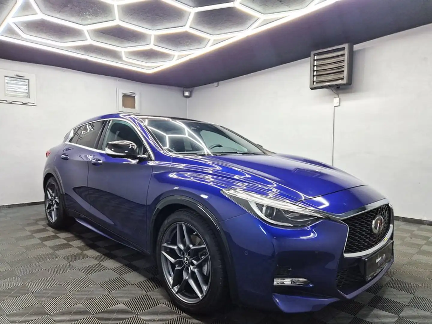 Infiniti Q30 S 2.0 Turbo Sport Tech 4WD|AUTOM|LEDER|PANO Azul - 2