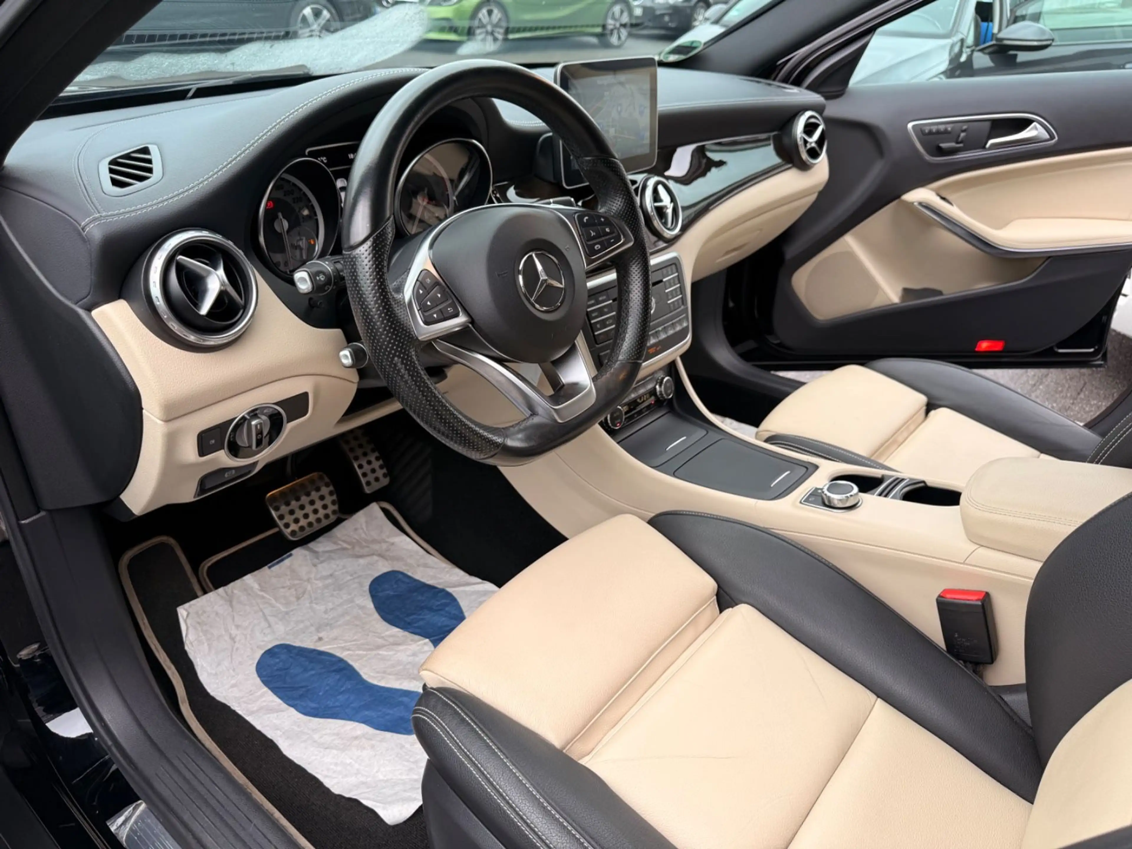 Mercedes-Benz GLA 200 CDI 4Matic AMG Line TOP ZUSTAND — photo 9
