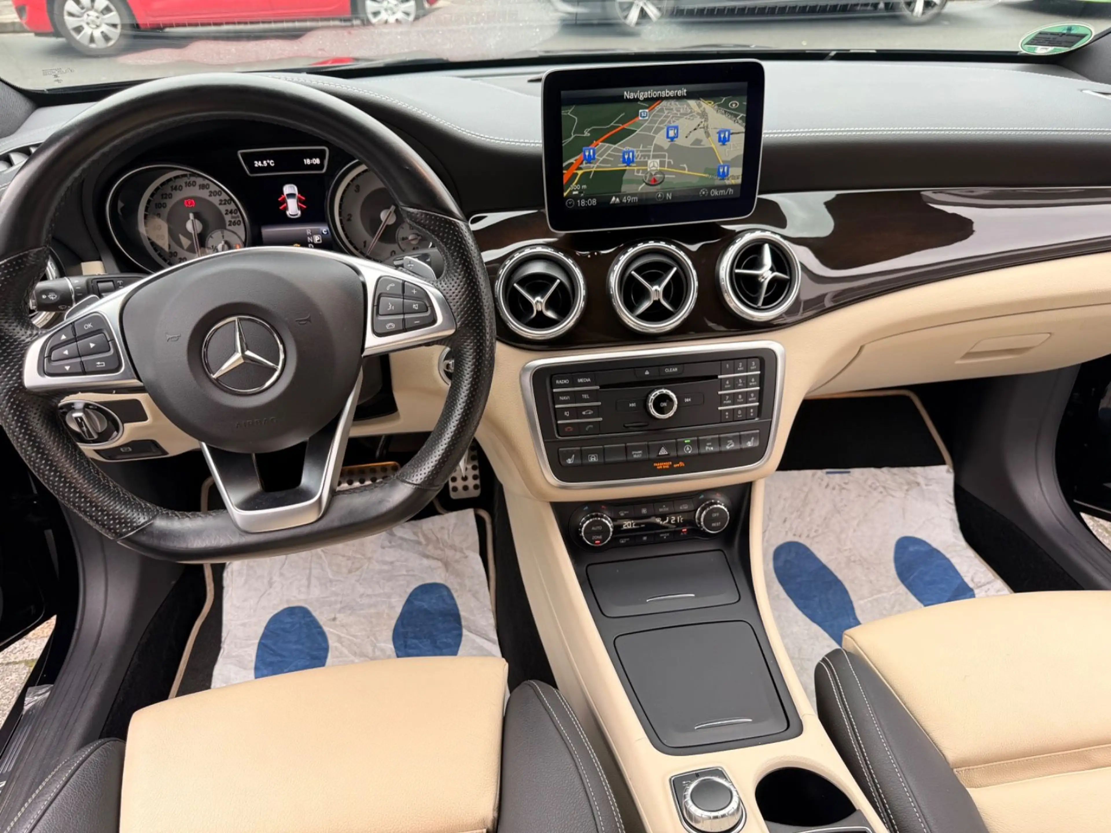 Mercedes-Benz GLA 200 CDI 4Matic AMG Line TOP ZUSTAND — photo 11